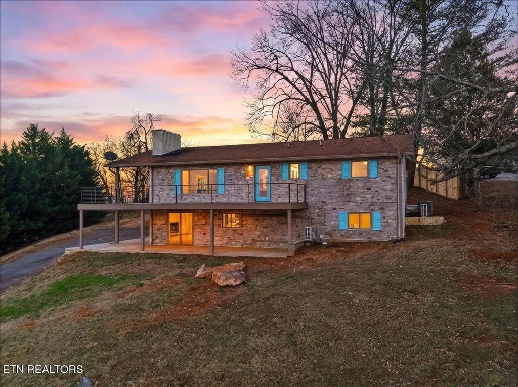 743 Garrett Rd, Dandridge