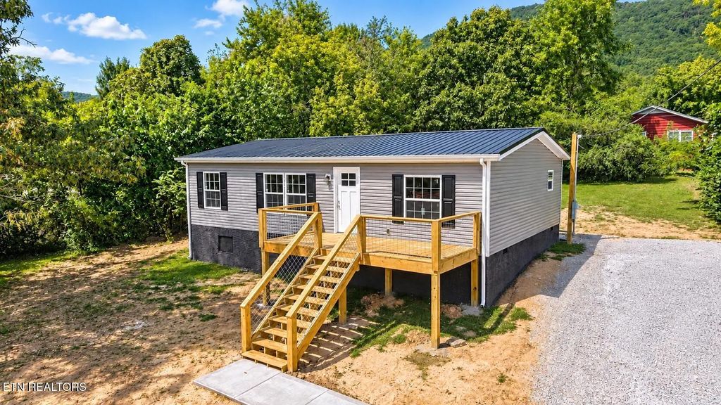 902 W Prospect St, LaFollette