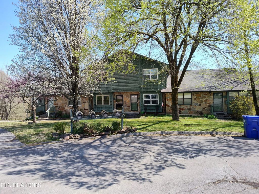 158 Golfcrest Lane, Oak Ridge