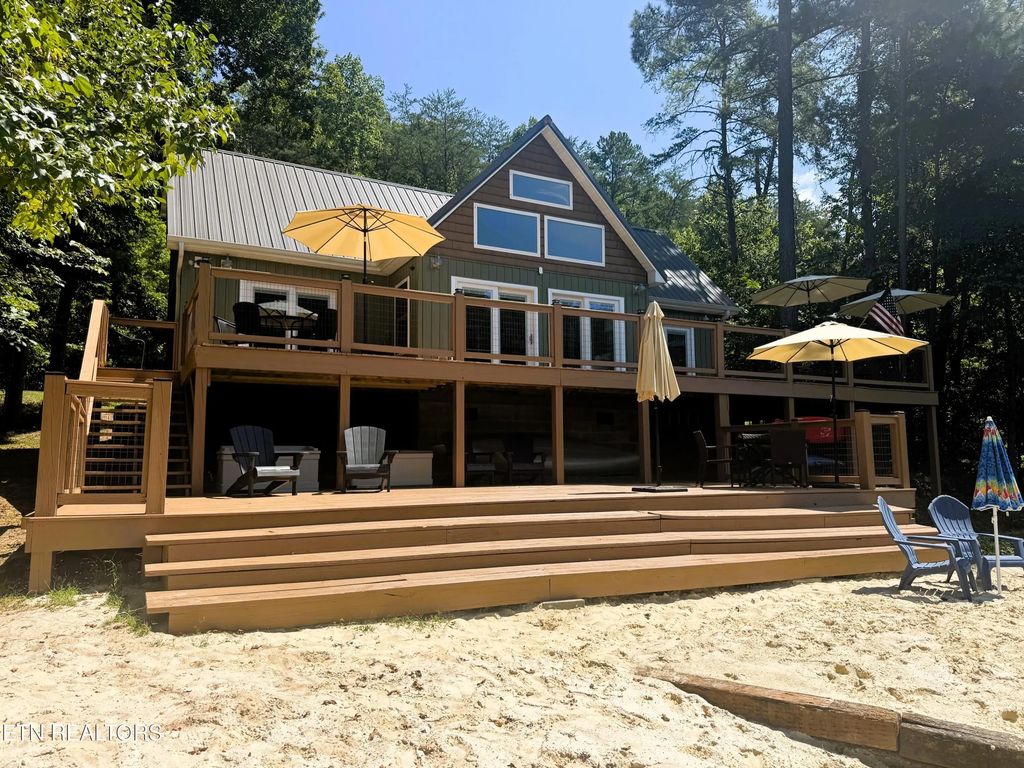 661 Laurel Lake Circle, Madisonville