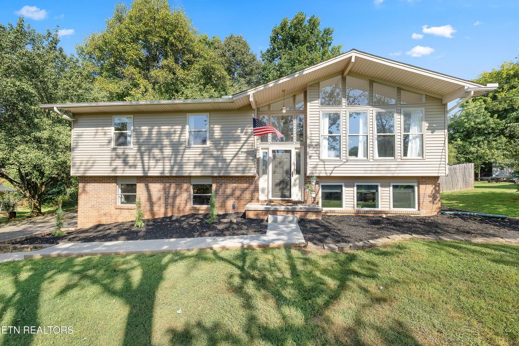 12027 Midhurst Drive, Knoxville