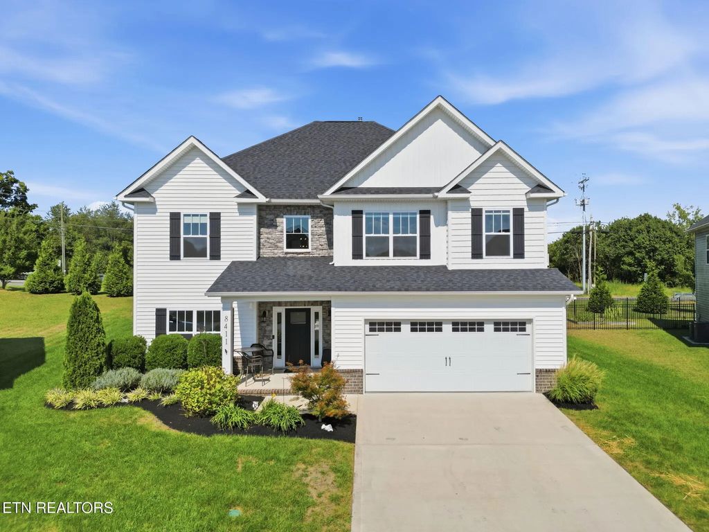 8411 Creek Valley Lane, Knoxville
