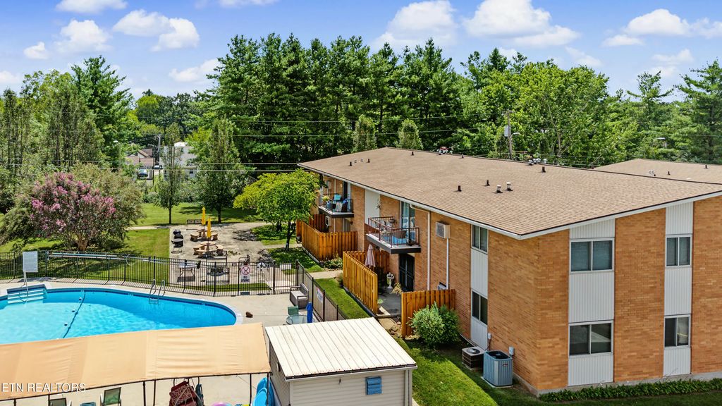 3104 N Broadway St B16, Knoxville
