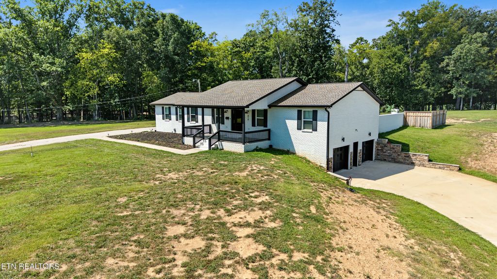 819 Edna Garland Rd, Maryville