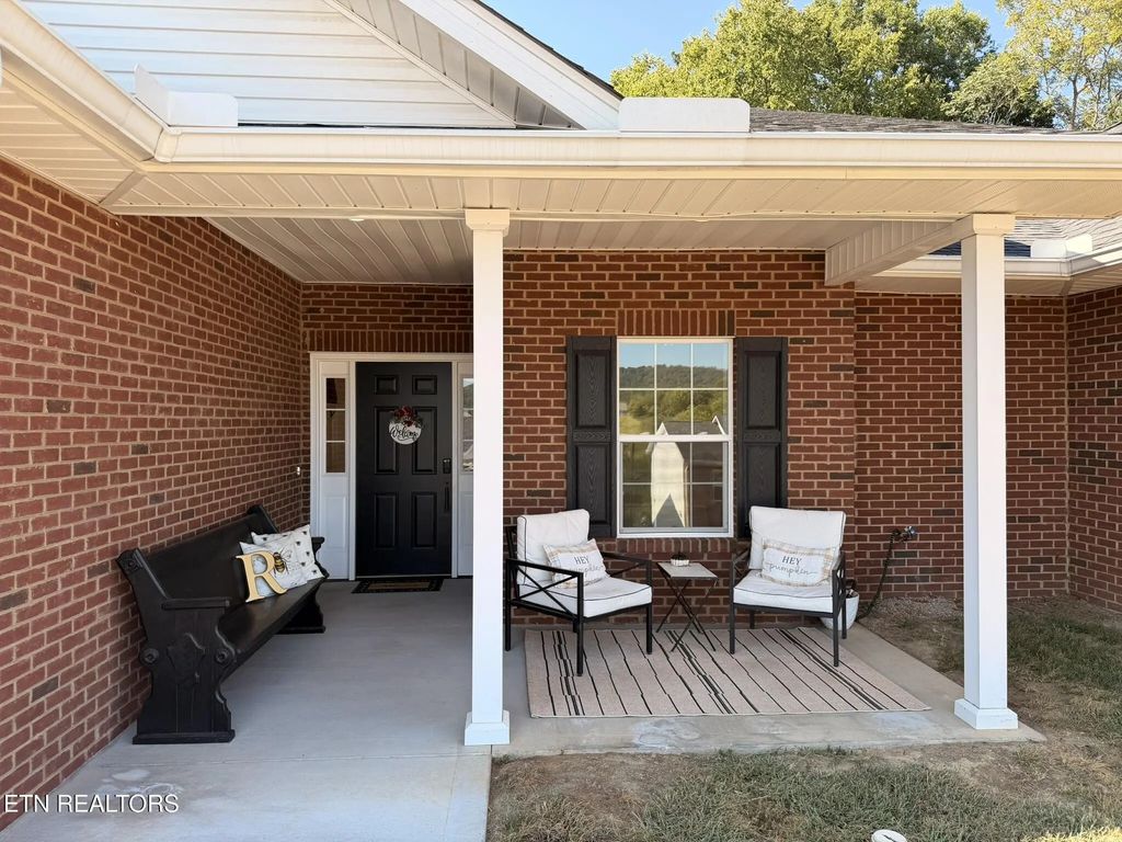 1032 Patriots Landing, Dandridge