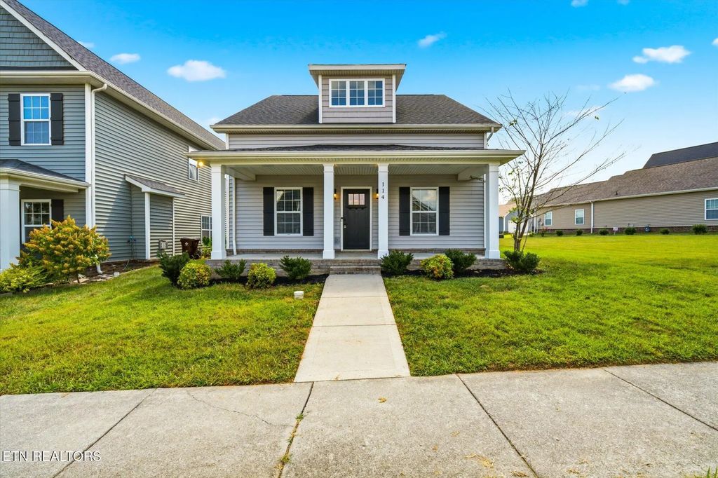 114 Hackberry St, Oak Ridge