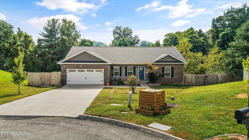 2000 Country Brook Lane, Knoxville