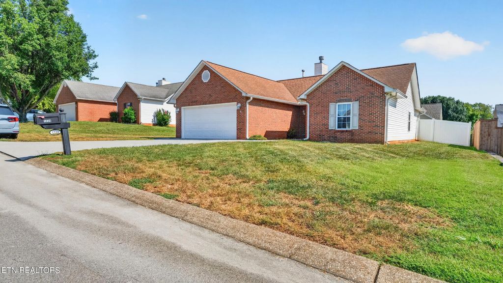 1334 Treyvista Court, Maryville