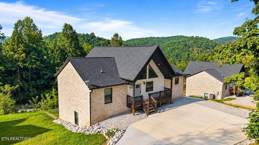 133 Pool Drive, LaFollette