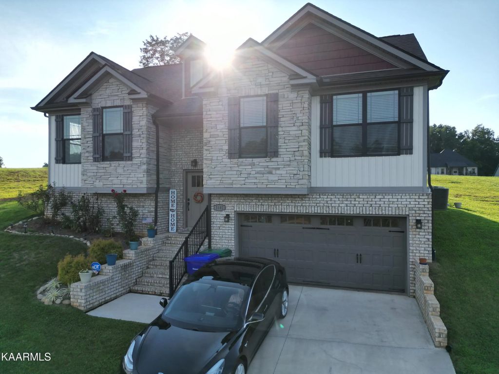 3182 Bridgewater Blvd, Morristown