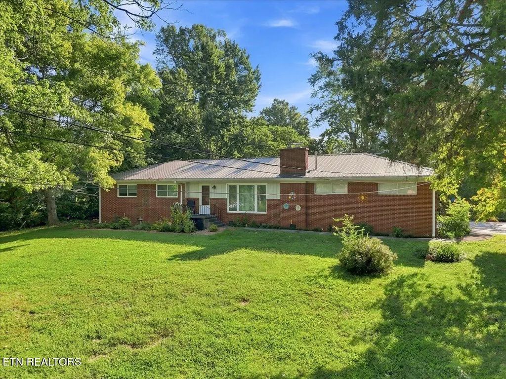 109 Dartmouth Circle, Oak Ridge