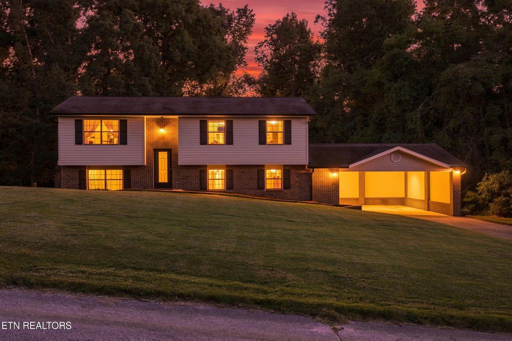535 Bobwhite Drive, Loudon