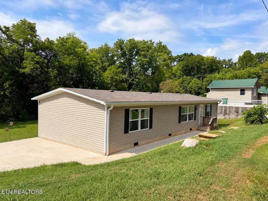 1980 Martel Rd, Lenoir City