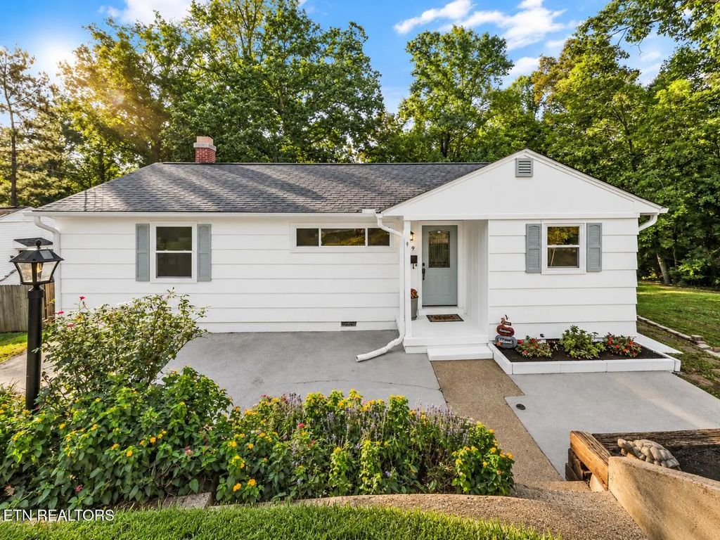 129 Amherst Lane, Oak Ridge