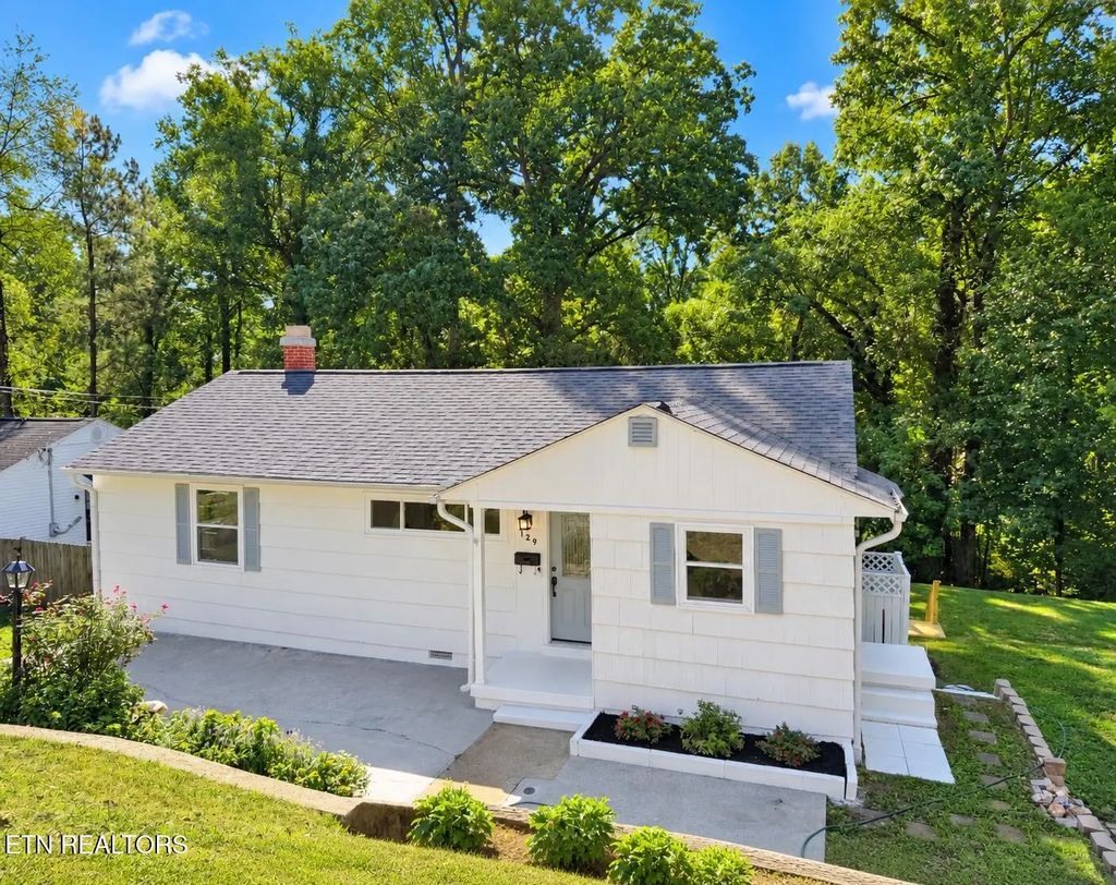 129 Amherst Lane, Oak Ridge