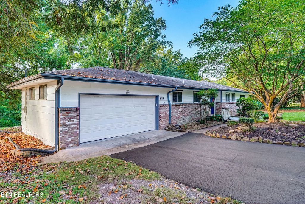 845 W Outer Drive, Oak Ridge