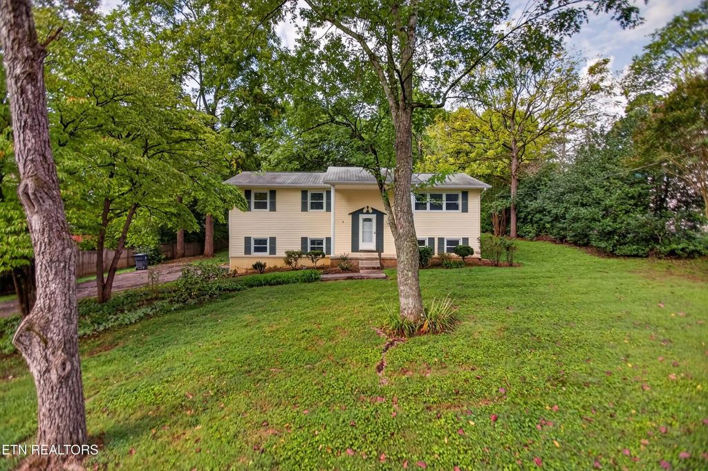 1213 April Drive, Knoxville