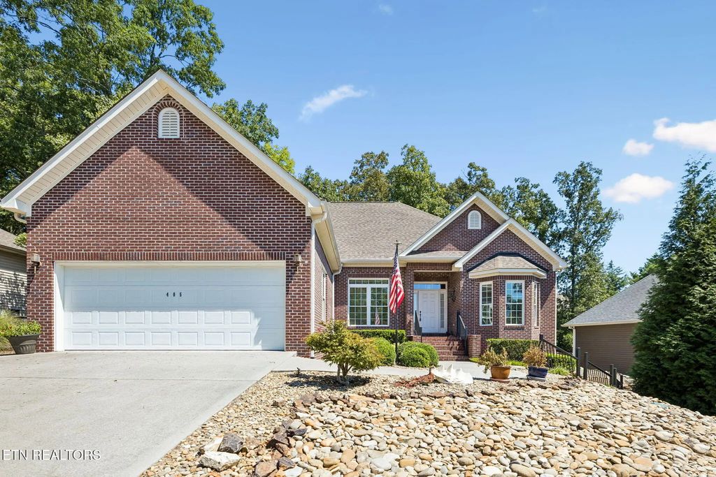 405 Tanasi Way, Loudon