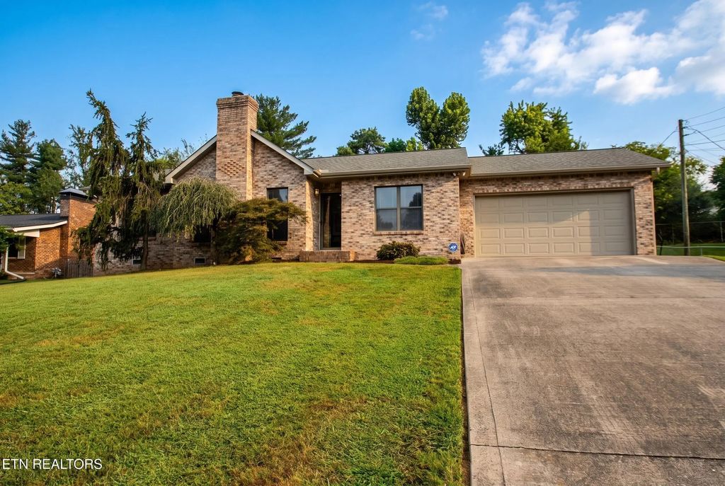 7923 W Cliff Drive, Knoxville