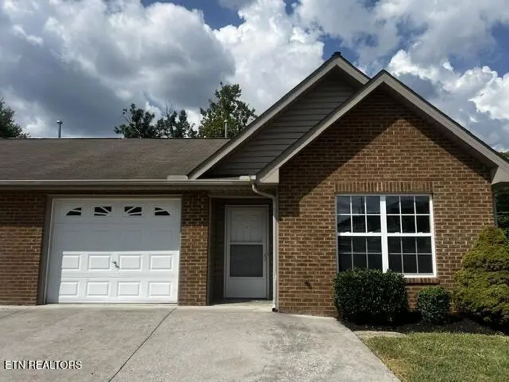 3513 Valley Stream Way, Knoxville