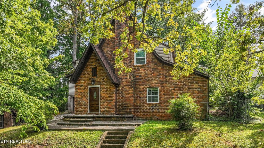 2224 Fisher Place, Knoxville
