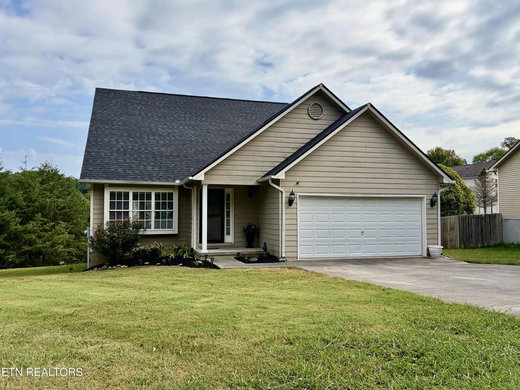8435 Gardenside Lane, Powell