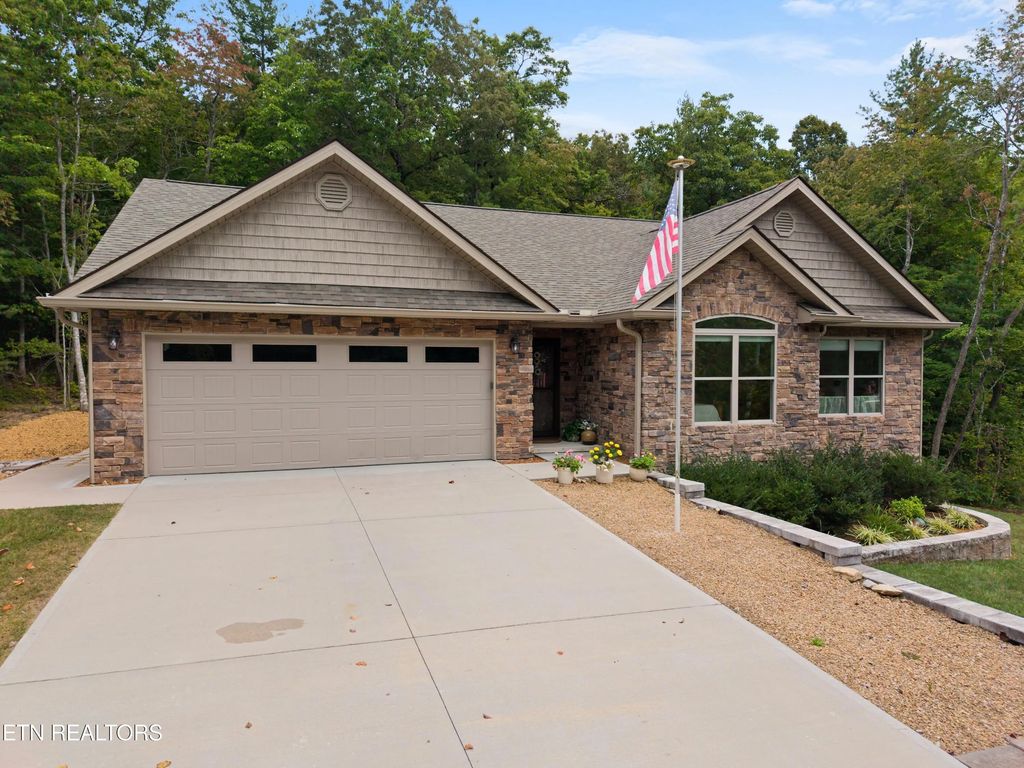 140 Laswell Lane, Crossville