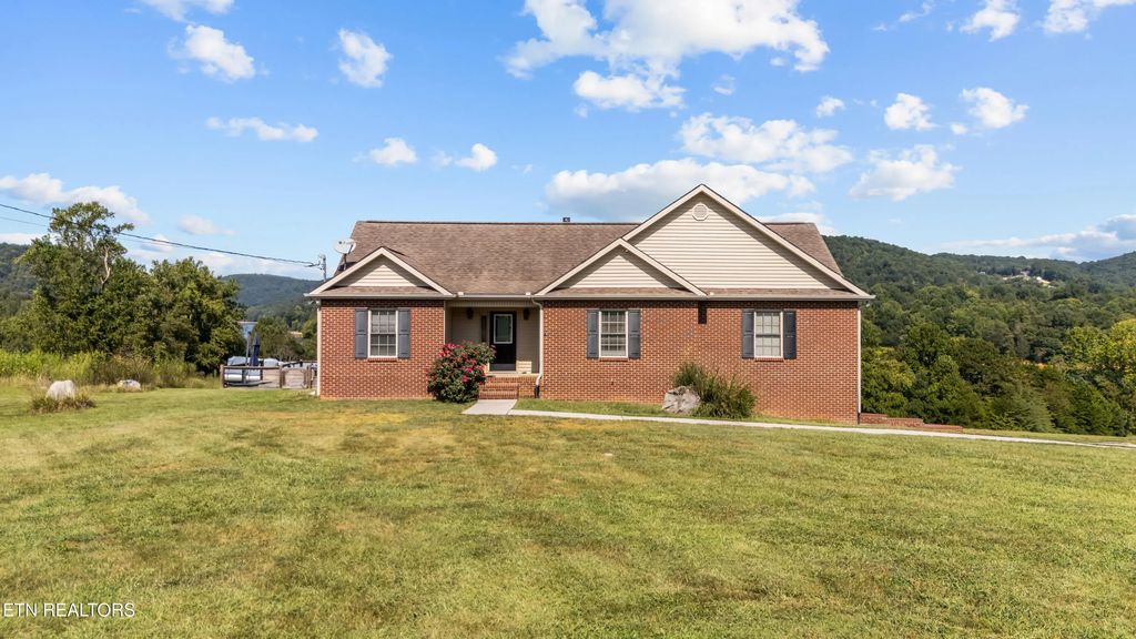 658 Stiner Rd, Sharps Chapel