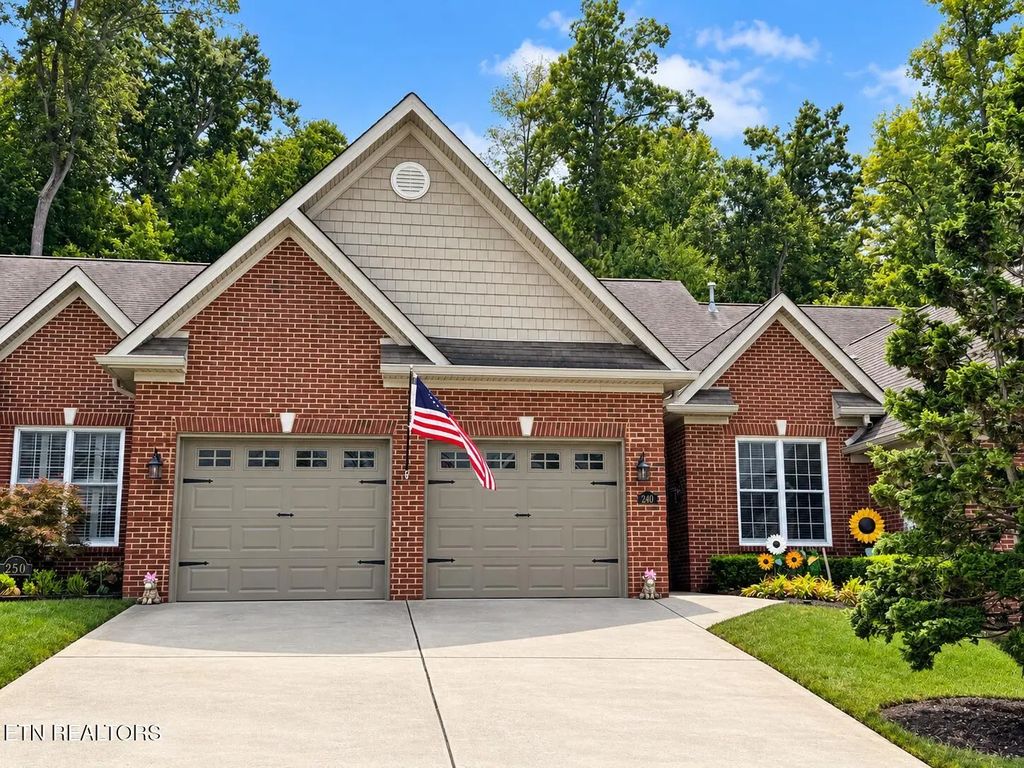 240 Waterford Circle, Lenoir City