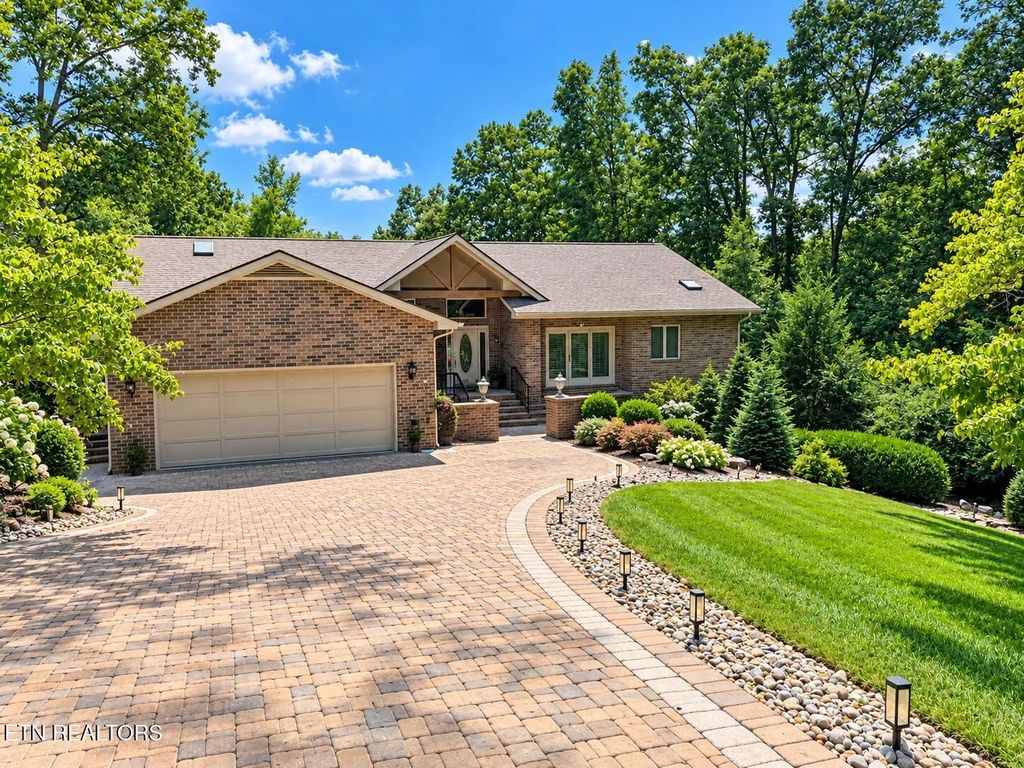 108 Kawonu Circle, Loudon