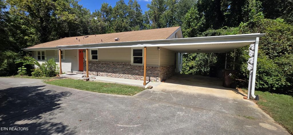 354 East Drive, Oak Ridge