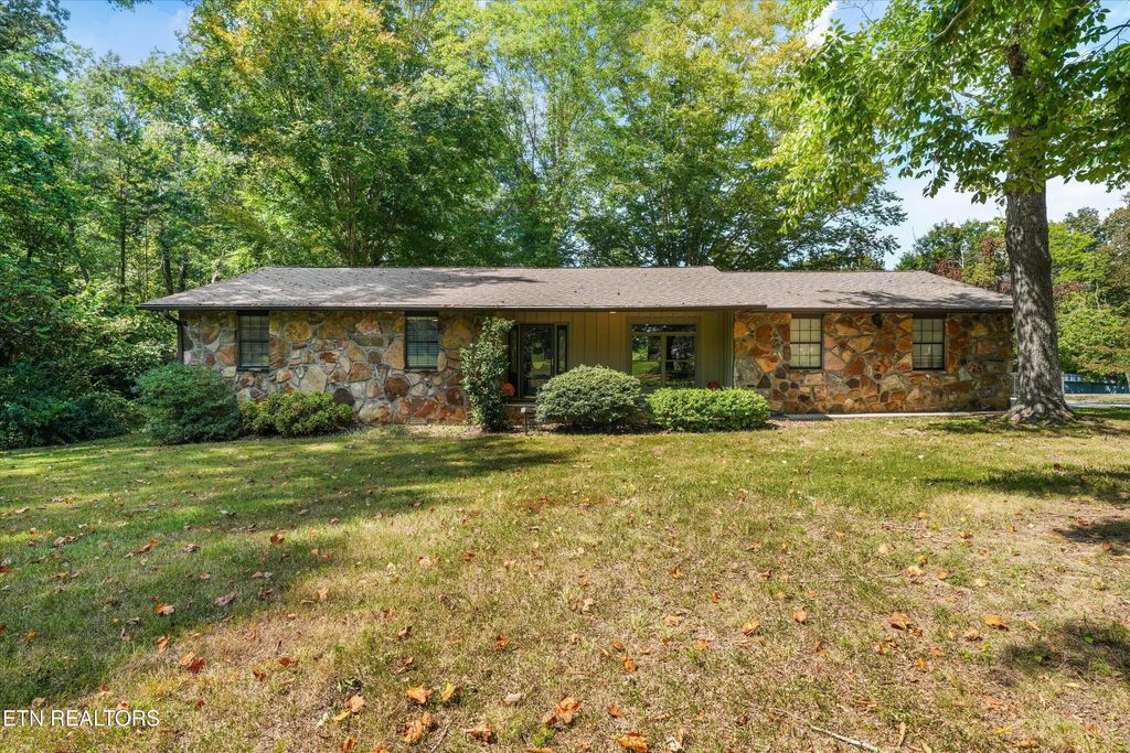 405 Sportsman Rd, Andersonville