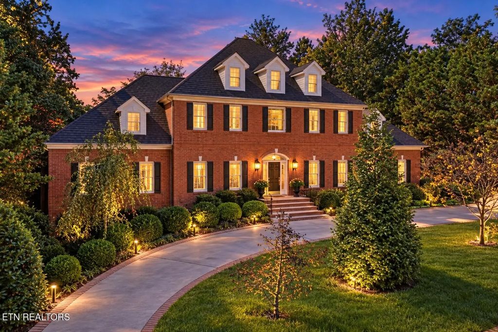 142 Center Park Lane, Oak Ridge