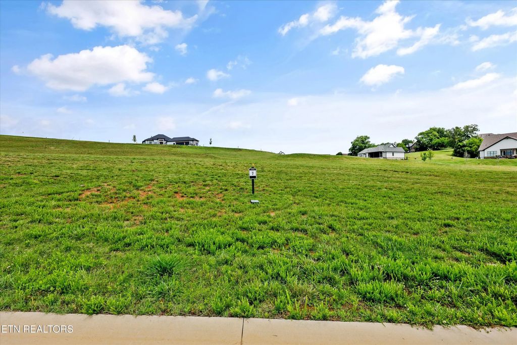 512 Mockingbird Lane, Loudon