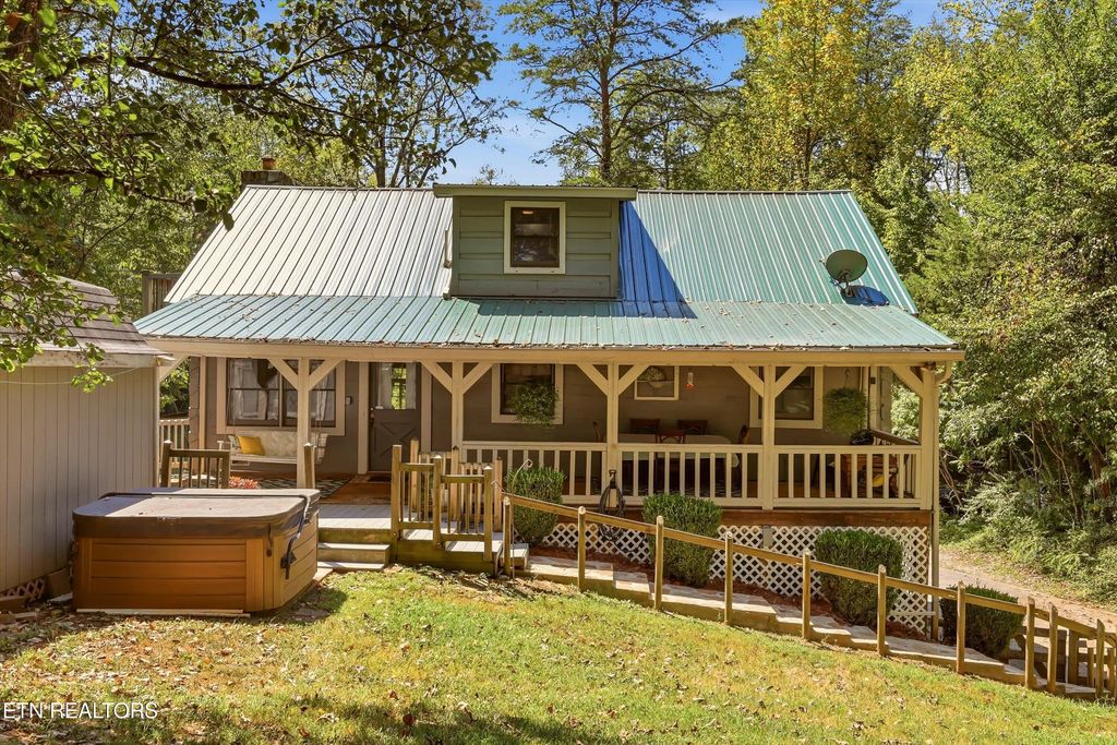 716 Regent Court, Maryville