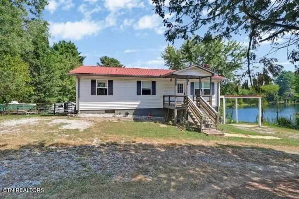 515 Silver Lake Drive, Jamestown