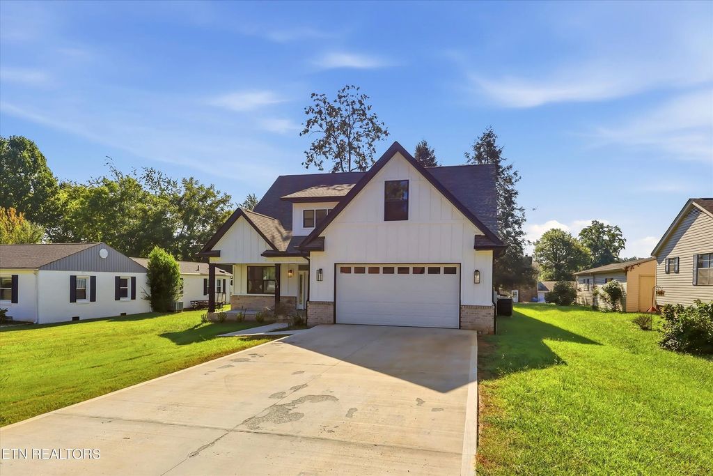 1212 Redwood Ave, Maryville