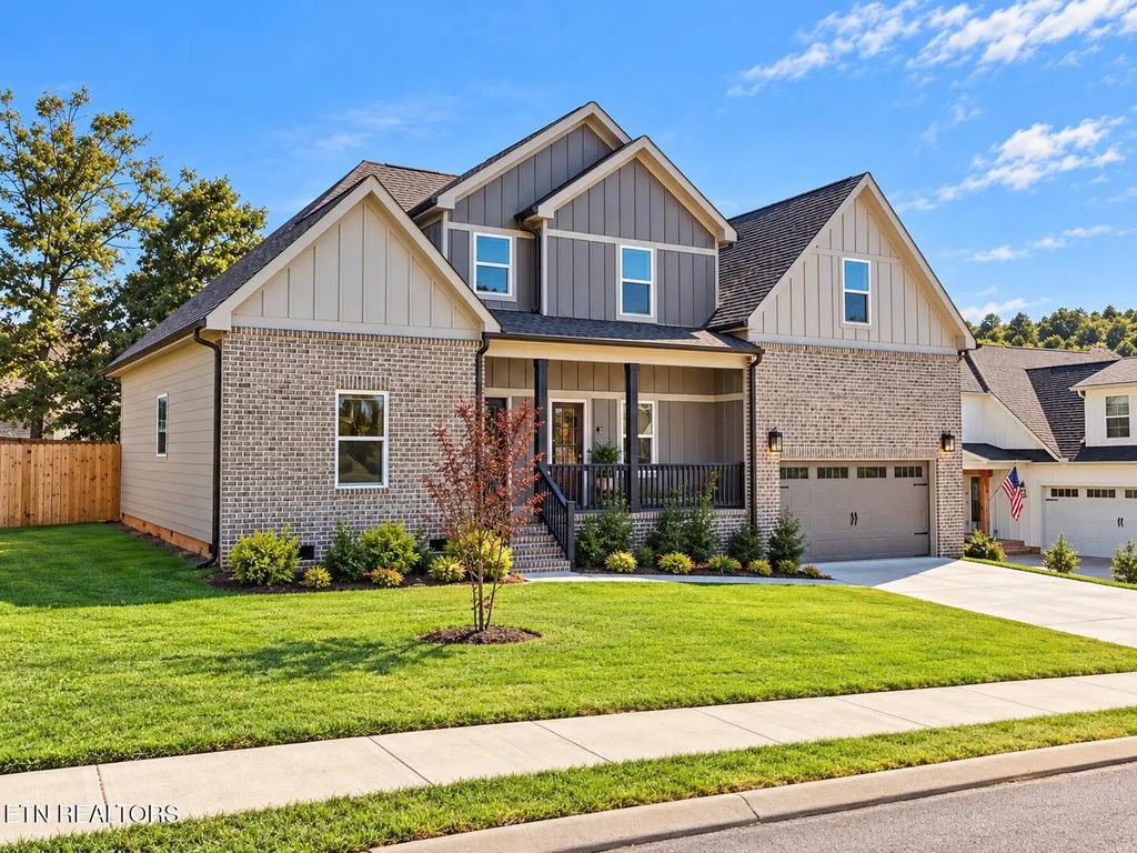 115 White Tail Lane, Cleveland