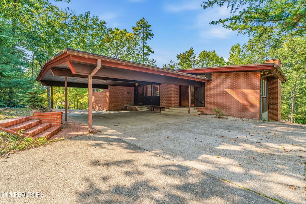 106 Elliott Circle, Oak Ridge