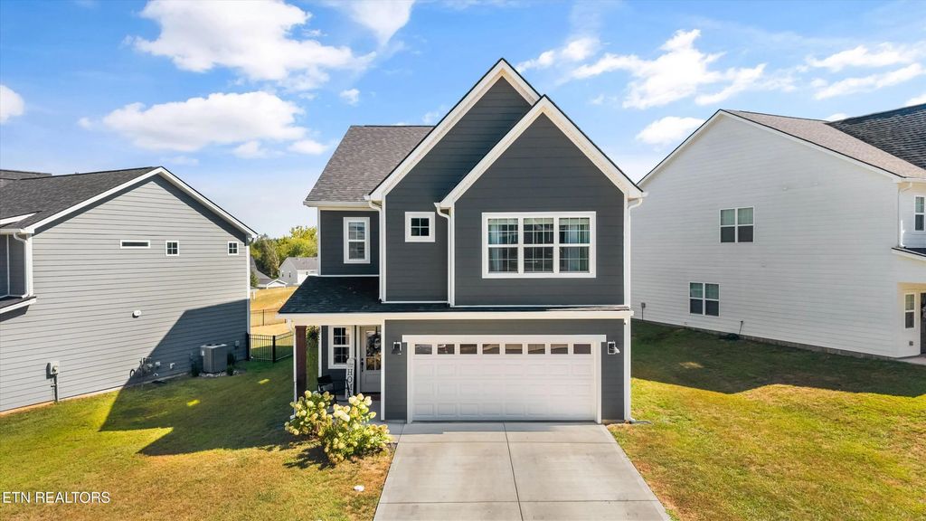 1645 Spring Berry Lane, Knoxville