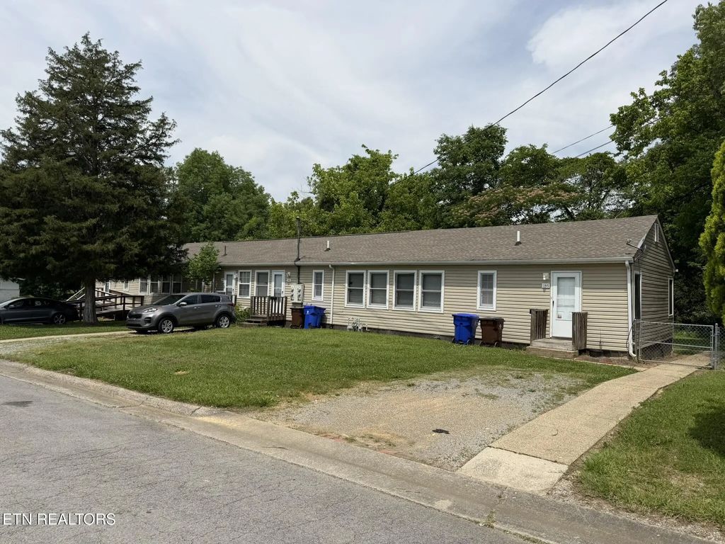 146 Lancaster Rd, Oak Ridge