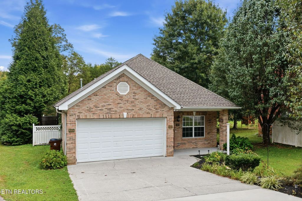 216 Sweet Gum Lane, Oak Ridge