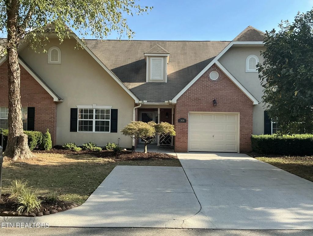 2828 Knob Creek Lane, Knoxville