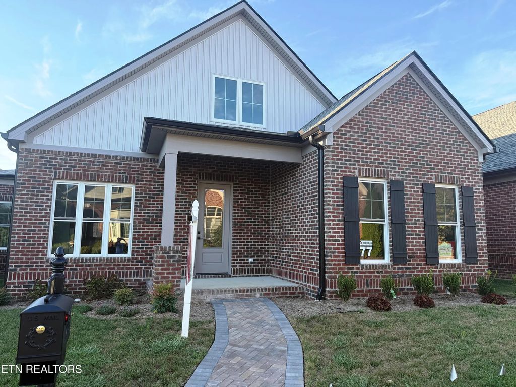 77 Royal Troon Circle, Oak Ridge