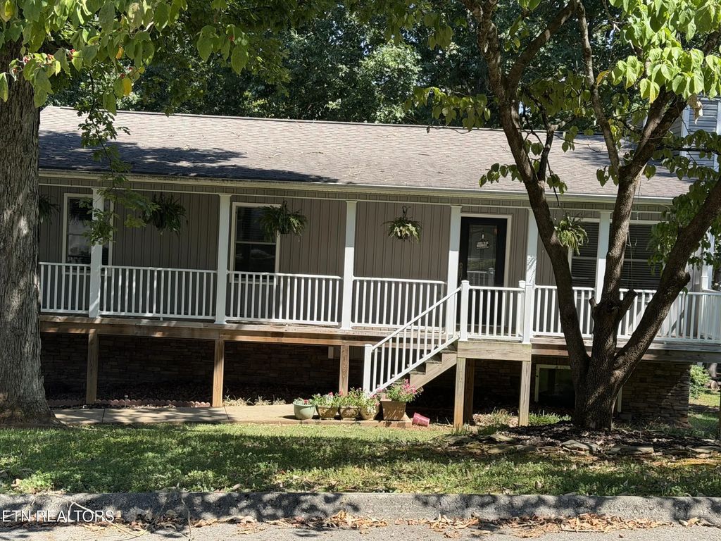 1113 E Woodshire Drive, Knoxville