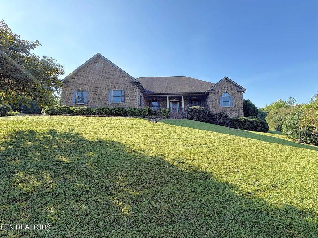 210 Red Grouse Drive, Lenoir City