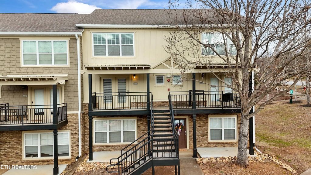 1121 Tree Top Way 1422, Knoxville