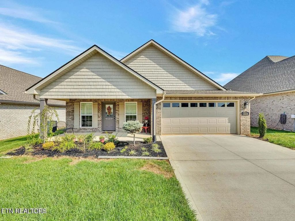 221 Sand Hills Drive, Maryville