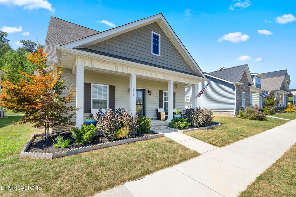 129 Boysenberry Drive, Oak Ridge