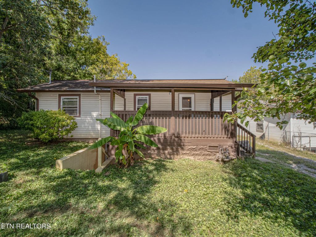 1603 Willoughby Rd, Knoxville